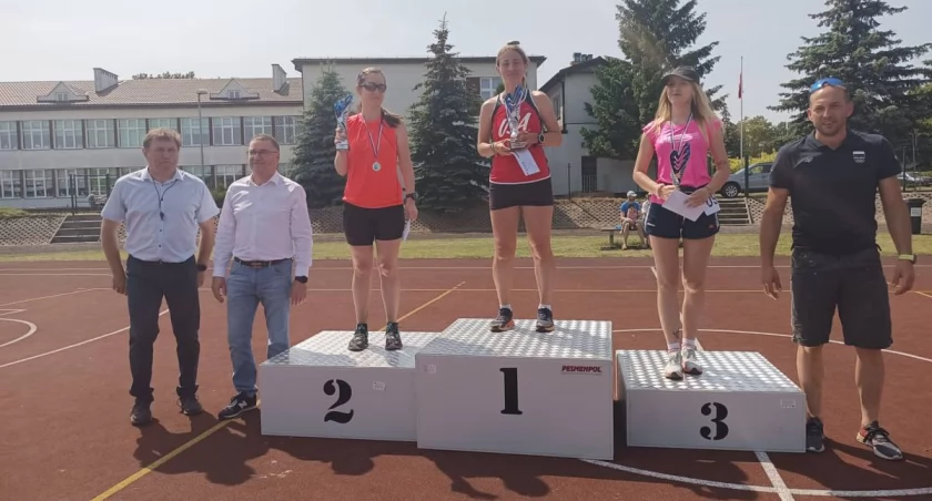 „Biegajmy z Olimpijczykami”. Jubileuszowy X Cross Domaniewicki już 25 maja!