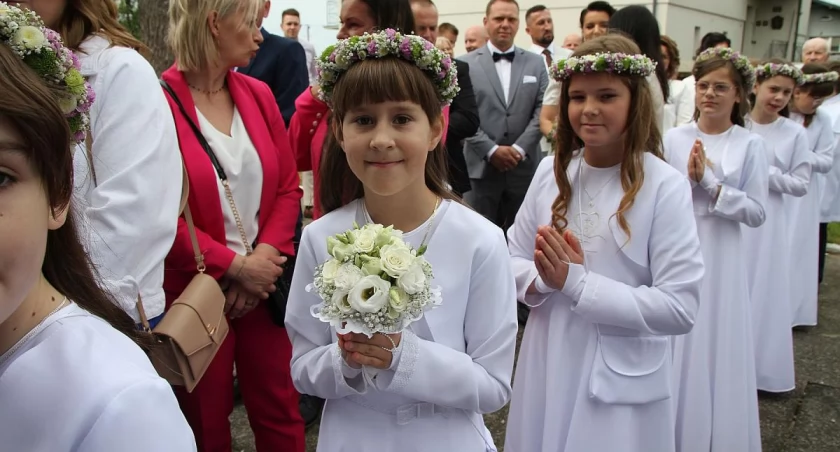 Pierwsza Komunia Święta w parafii w Oszkowicach (foto, film)