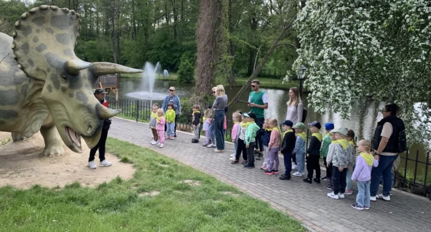 Przedszkolaki z „Pod Świerkami” w świecie dinozaurów i bajek (foto)