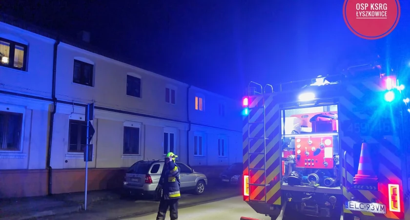 Łyszkowice. Pożar sadzy w kominie 