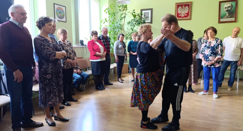 Warsztaty tańców ludowych w Łowiczu. Folklor łączy pokolenia (foto,film)