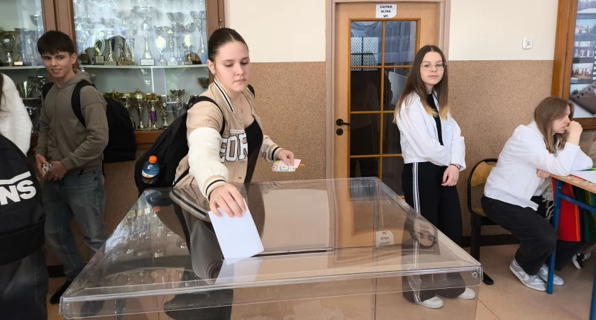 Zandberg prezydentem? Przynajmniej w łowickim ogólniaku