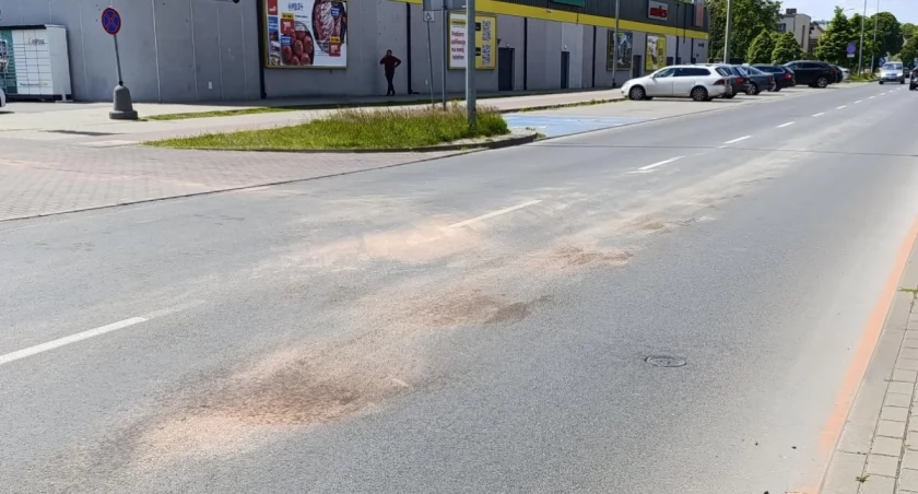 Plama oleju ciągnęła się przez około 300 metrów! (foto)