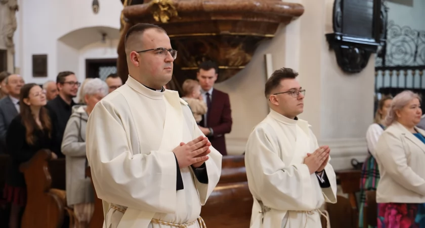 Święcenia kapłańskie w Łowiczu. Diecezja łowicka ma dwóch nowych księży (foto, film)