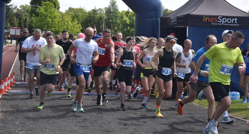 Bieganie, nordic walking i duathlon – tłumy na Crossie Domaniewickim (foto,film)