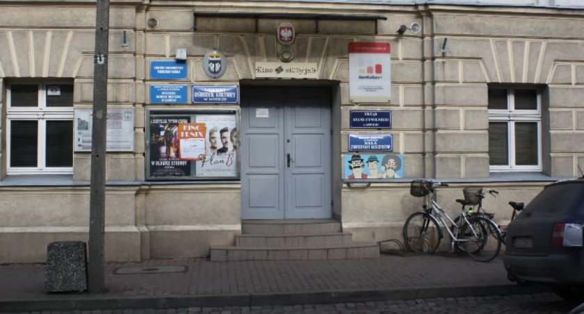 Łowicz. Umowa na wymianę foteli w kinie Fenix podpisana. Kiedy ruszą prace? (foto)