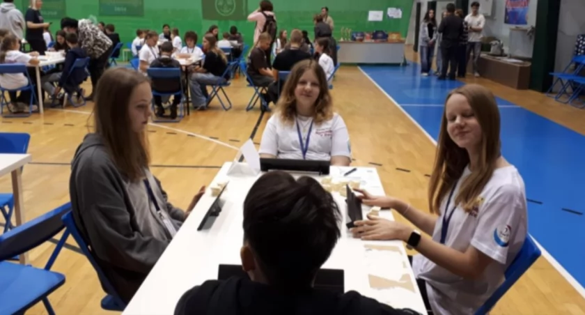 Uczennice z SP nr 2 w Łowiczu z sukcesami na Mistrzostwach Szkół w Rummikub (foto)