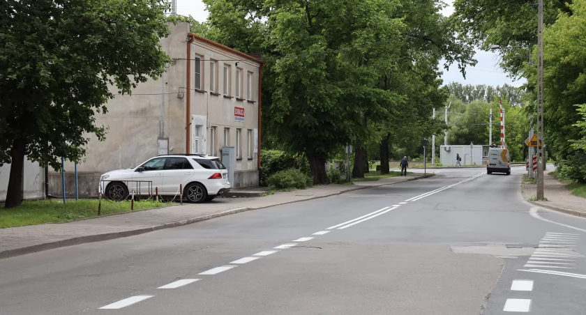 Łowicz. Radni podjęli uchwałę w sprawie nabycia działki. Chodzi o budowę tunelu (foto)