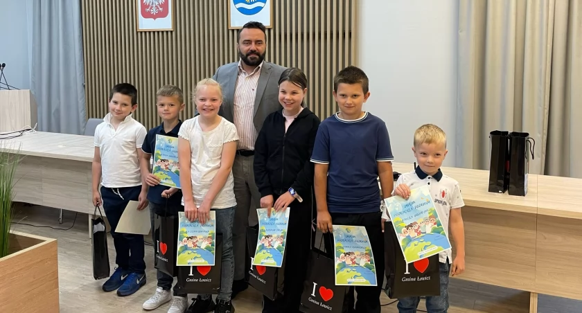 Dzieci kontra śmieci. Mali mieszkańcy Zielkowic dali przykład całej gminie! (foto)