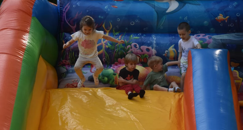 Dmuchane szaleństwo w „Pszczółce Mai”. Radość dzieci bez granic (foto,film)