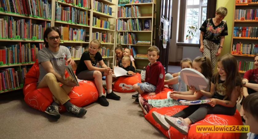 Biblioteka powiatowa zachęca. Tatusiowie, czytajcie dzieciom! (foto)