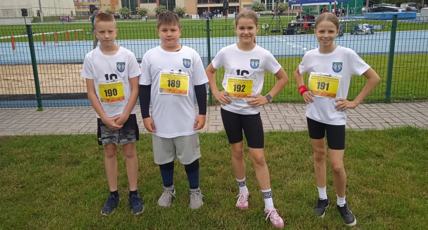 Młodzi lekkoatleci UKS Jedynka Łowicz mistrzami województwa łódzkiego U12 (foto)
