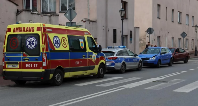Trzy samochody zderzyły się na ul. Kurkowej w Łowiczu (foto)