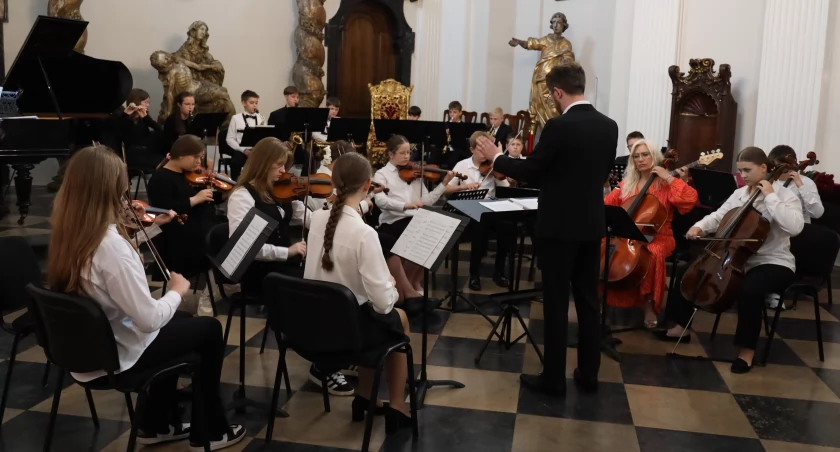 Doroczny koncert Samorządowej Szkoły Muzycznej I stopnia w Łowiczu (foto, film)