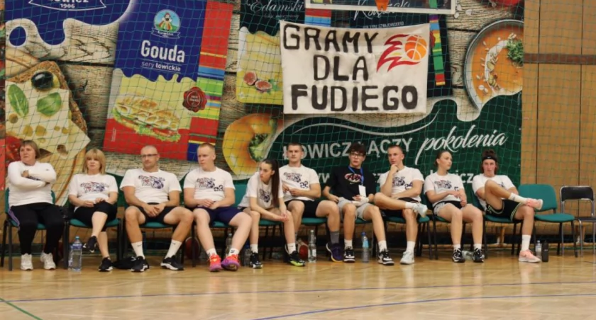 Łowicz. Znamy wynik zbiórki prowadzonej podczas meczu charytatywnego „Gramy dla Fudiego” 