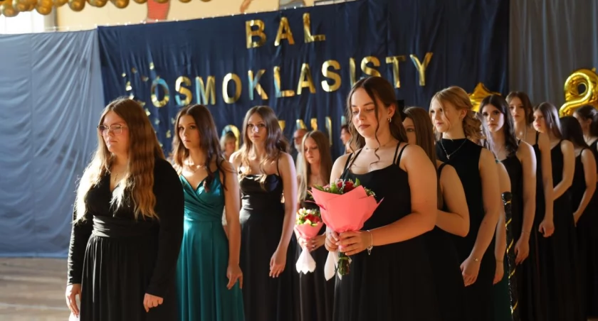Po latach przerwy – bal ósmoklasisty w SP nr 3 w Łowiczu (foto, film)