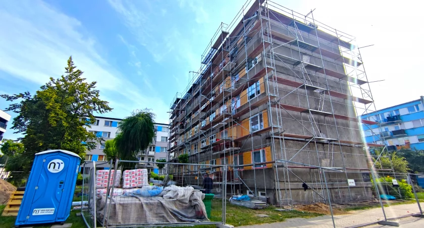 Kolejny blok na osiedlu Dąbrowskiego zyska nowy wygląd (foto)