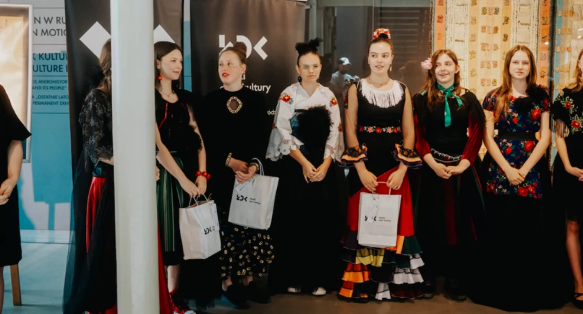 Łowicz na podium! Miejska Biblioteka w Łowiczu zdobyła I miejsce w ECO Fashion 2025! (foto)