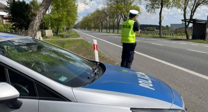Przed nami długi weekend. Łowiccy policjanci apelują o ostrożność na drogach!
