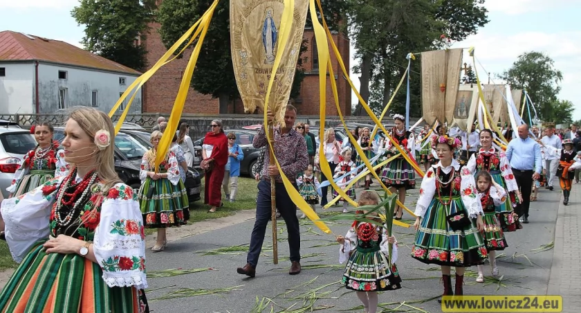 Procesja Bożego Ciała w Złakowie Kościelnym (foto, film)