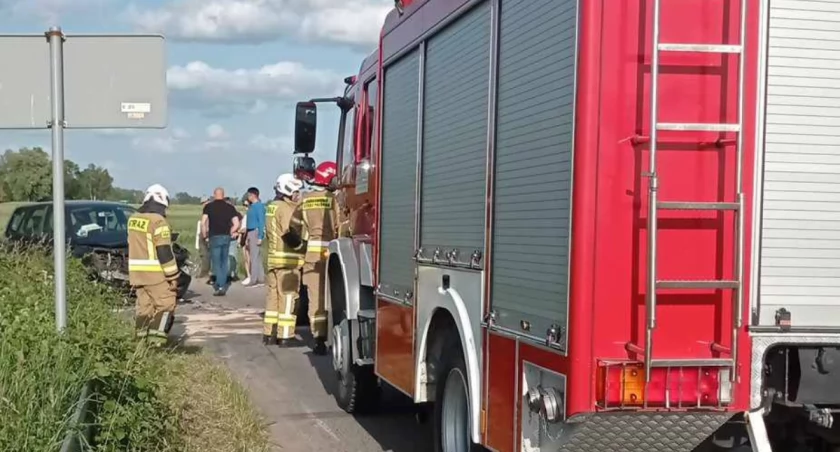 Czołowe zderzenie w gminie Chąśno! Dwie kobiety poszkodowane! (foto)