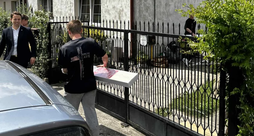 Radni „Łączy nas Łowicz” ponownie z pomocą. Tym razem dla pogorzelców
