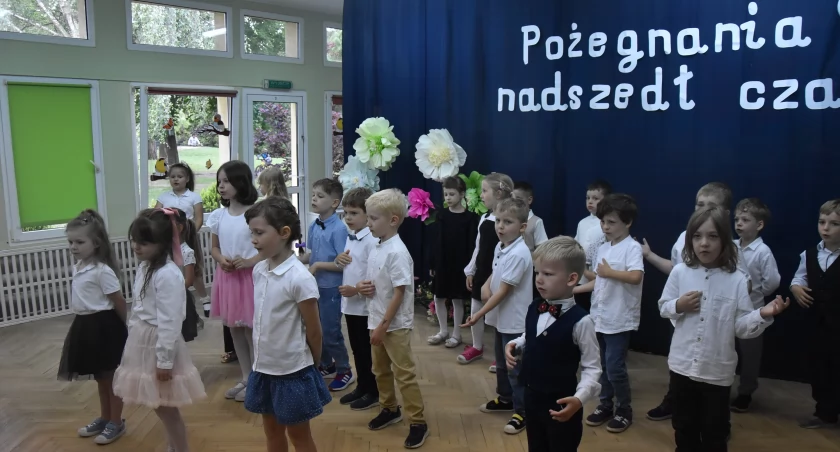 Uroczyste zakończenie roku w grupie „Kubusie Puchatki” w Przedszkolu nr 1 „Stokrotka” (foto,film)