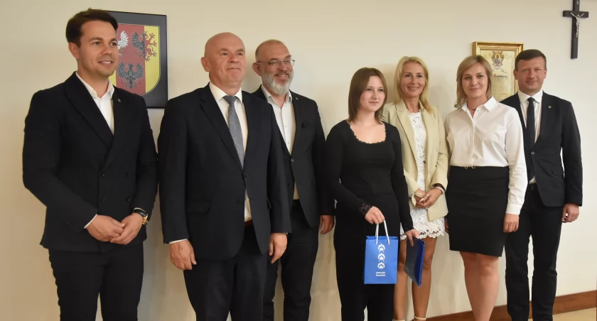 Uzdolnieni uczniowie ZSP nr 2 CKZ w Łowiczu wyróżnieni przez Radę Powiatu