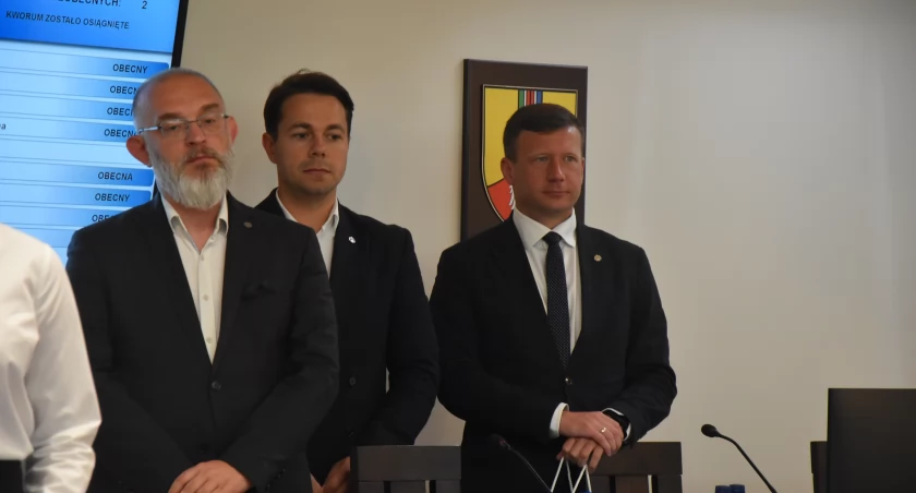 Rada Powiatu Łowickiego udzieliła wotum zaufania i absolutorium Zarządowi Powiatu