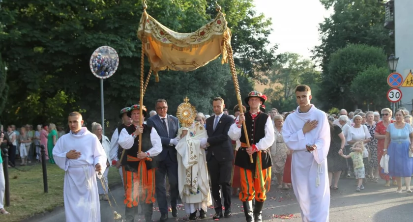 Procesja kończąca oktawę Bożego Ciała w Łowiczu  (foto, film)
