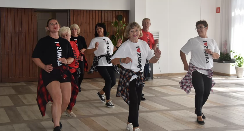 Łowicki Uniwersytet Trzeciego Wieku zakończył rok akademicki. Był obiad i taneczny pokaz (foto,film)
