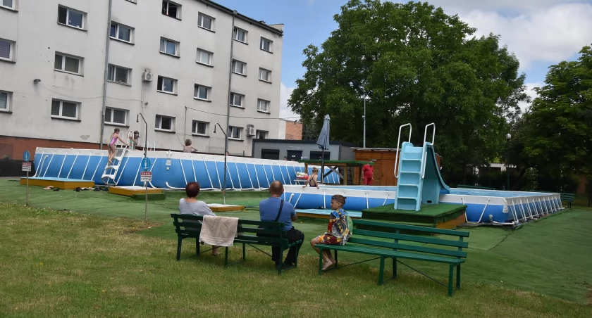 Sezon letni rozpoczęty. Zewnętrzne baseny w Łowiczu już otwarte (foto)