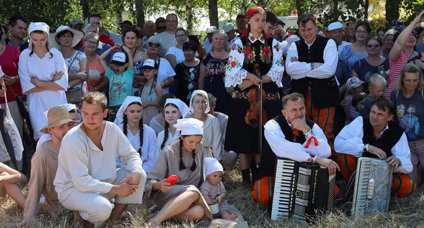 „Łowickie Żniwa” w Skansenie w Maurzycach, czyli powrót do tradycji