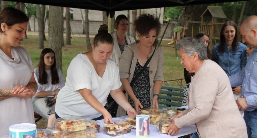 Bobrowniki. Charytatywny kiermasz ciast dla Agatki Długosz (foto, film)