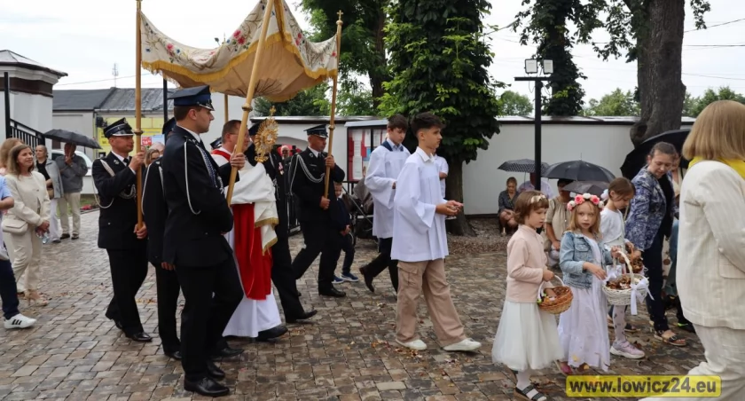 Uroczysty odpust parafialny w Kiernozi. Poświęcono nowe figury świętych (foto, film)