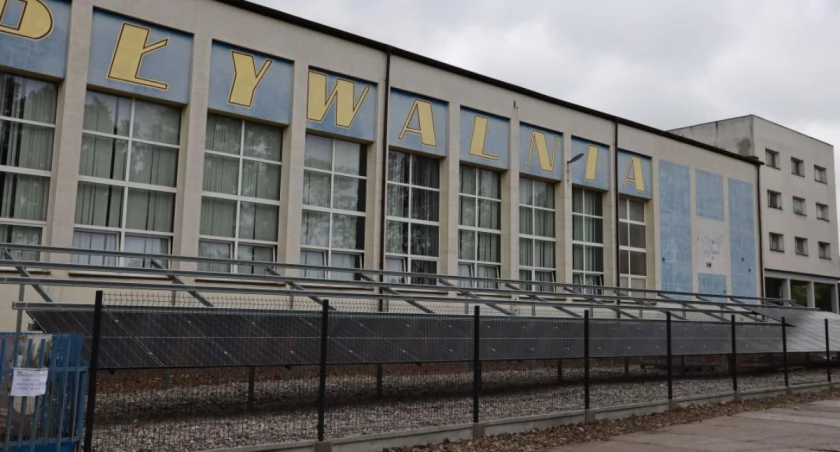Trwa montaż instalacji fotowoltaicznych i pomp ciepła na budynkach publicznych