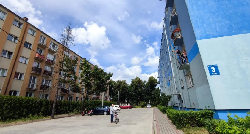 Nowy parking na osiedlu Broniewskiego. Więcej miejsc i estetyczna nawierzchnia (foto)
