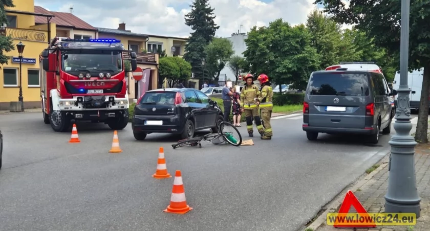 Potrącenie rowerzysty w centrum Łowicza (foto) AKTUALIZACJA