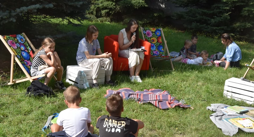 „Witajcie w mojej bajce”. Czytelnicza przygoda dla najmłodszych w ŁOKu (foto,film)
