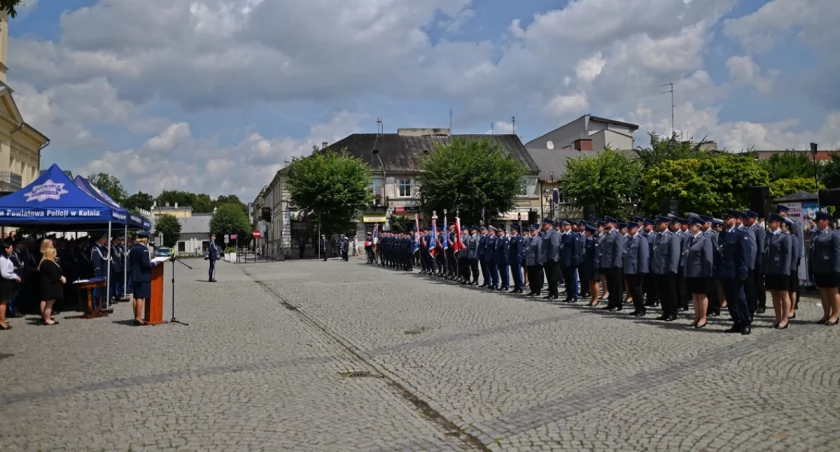 Łowiccy policjanci świętowali w Kutnie. Awanse i odznaczenia dla zasłużonych (foto)