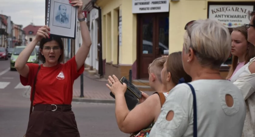 Łowicz z filmowej taśmy. Wakacyjny spacer z przewodnikiem PTTK już w niedzielę