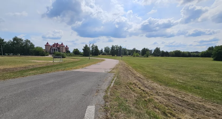 Koniec problemów z parkowaniem w Maurzycach! Powiat uruchamia parking na Łowickie Żniwa