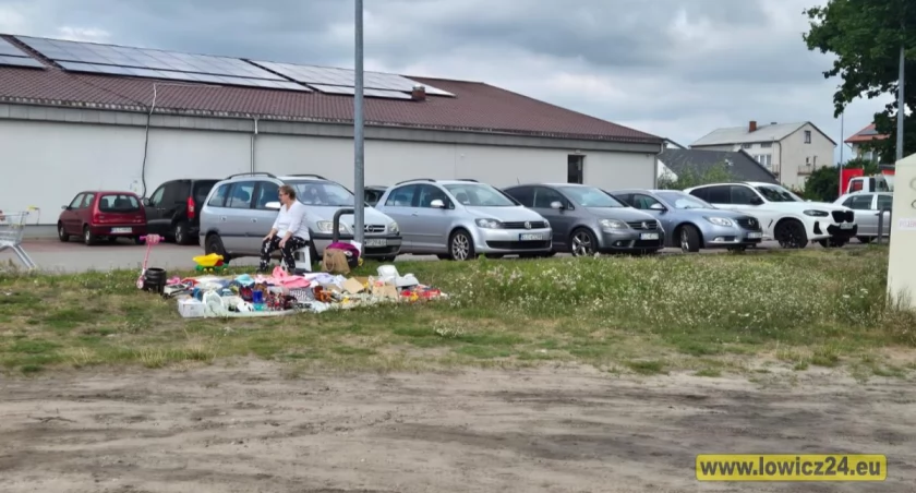 Wyprzedaż garażowa na łowickich Górkach – powoli wraca zainteresowanie (foto)
