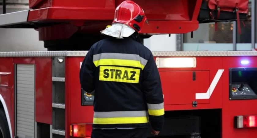 Nocna interwencja strażaków w Łowiczu. Pomogli kobiecie w potrzebie