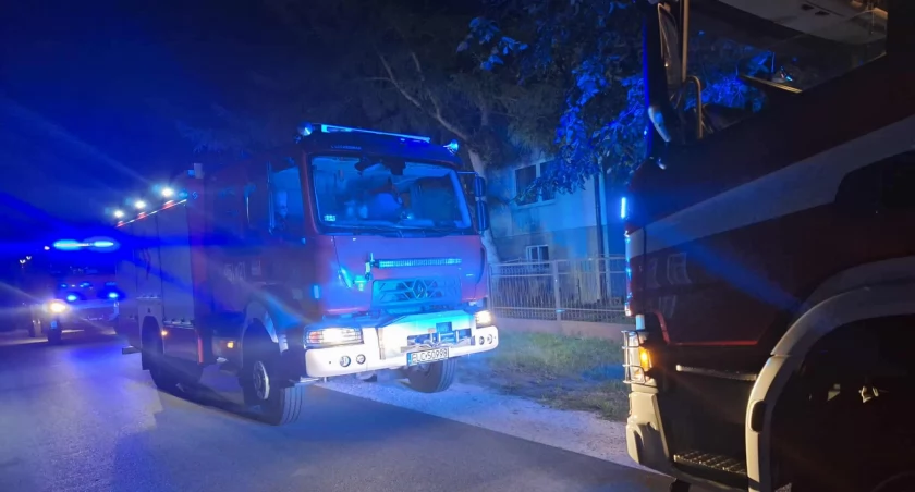 Niespokojna noc strażaków z Łowicza i okolic. Trzy wezwania w krótkim odstępie czasu