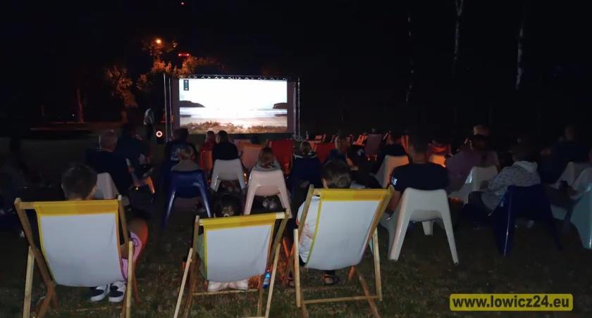 Kino pod gwiazdami na Zatorzu już w piątek. Seans pod chmurką dla całych rodzin