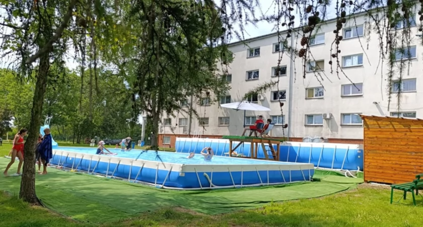 Letnia ucieczka przed upałem. Skorzystaj z basenów miejskich