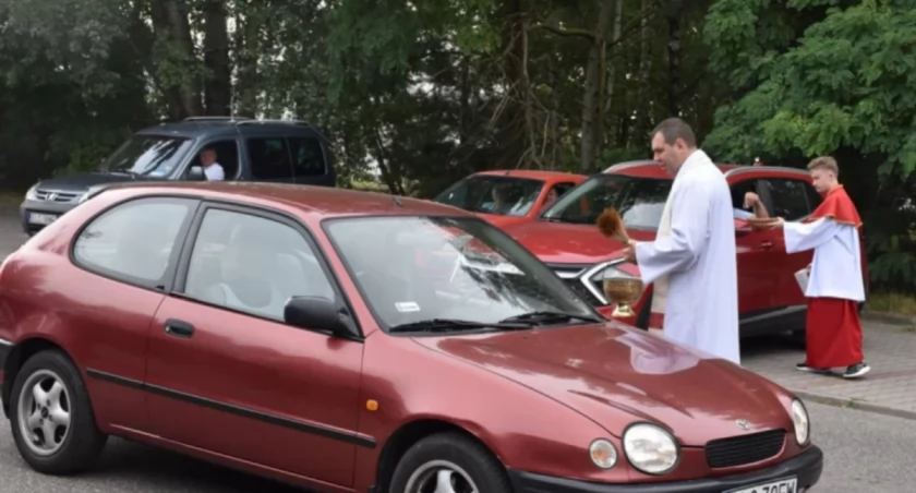 Święty Krzysztof patronem bezpiecznych dróg. Święcenie pojazdów w łowickich parafiach