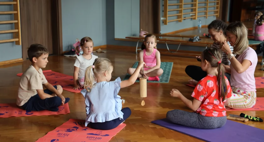 Turbowakacje w Łowiczu prawie na półmetku. Spotkanie z literaturą i joga dla dzieci (foto)