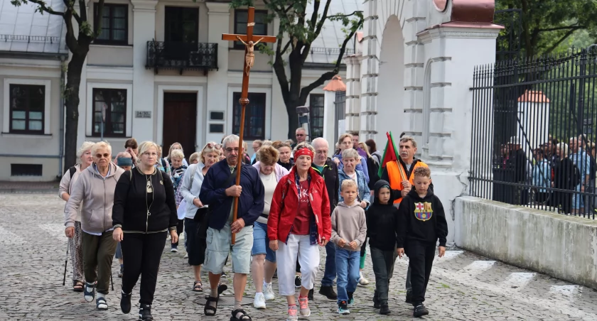 Pielgrzymują z Łowicza do Miedniewic (foto, film)